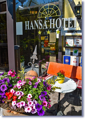 Willkommen im Hotel HANSA Mendig - Frhlingsblumen am Hoteleingang